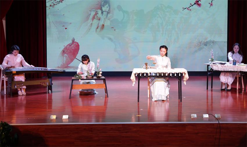 乐动手机网页版登录入口2019年度工作动员大会---传统文化展示《茶花墨韵》