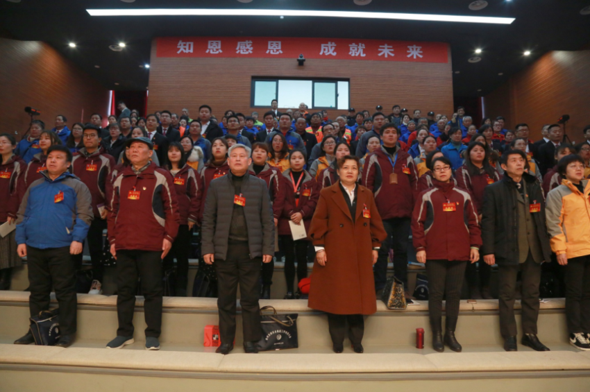 乐动手机网页版登录入口2019年度工作动员大会---舞蹈《花开树恩》